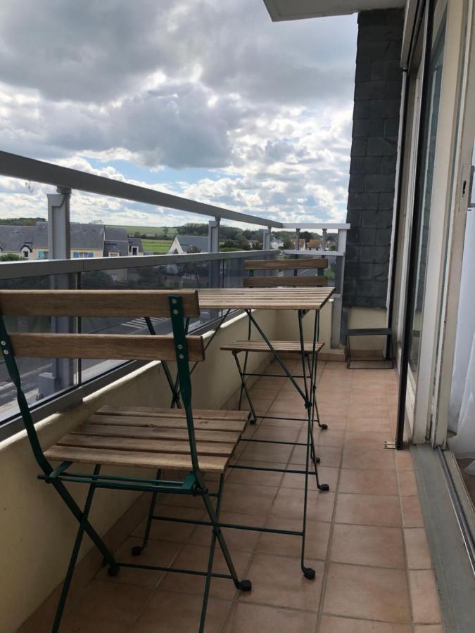 Bleu Sale - F2 Courseulles Avec Balcon Apartment Luaran gambar